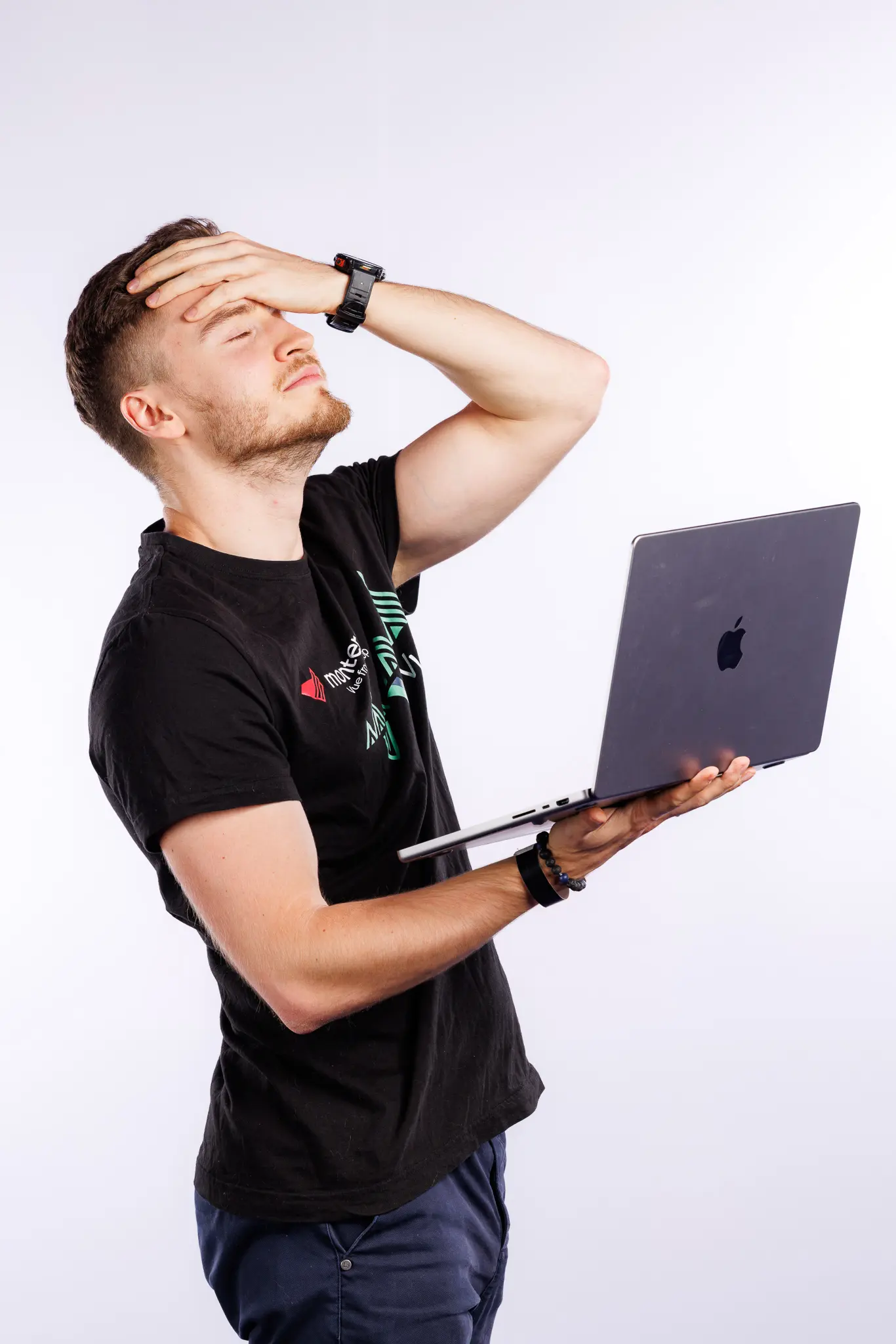 Jakub Andrzejewski troubleshooting web performance on a laptop