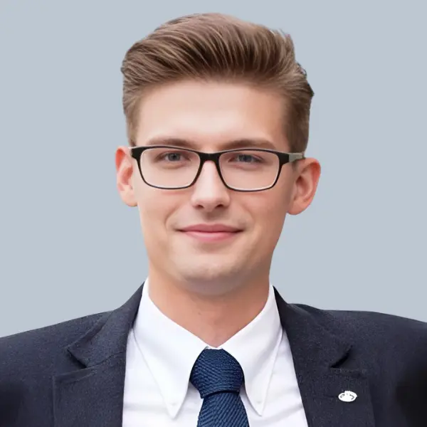 Dr Maciej Madziński